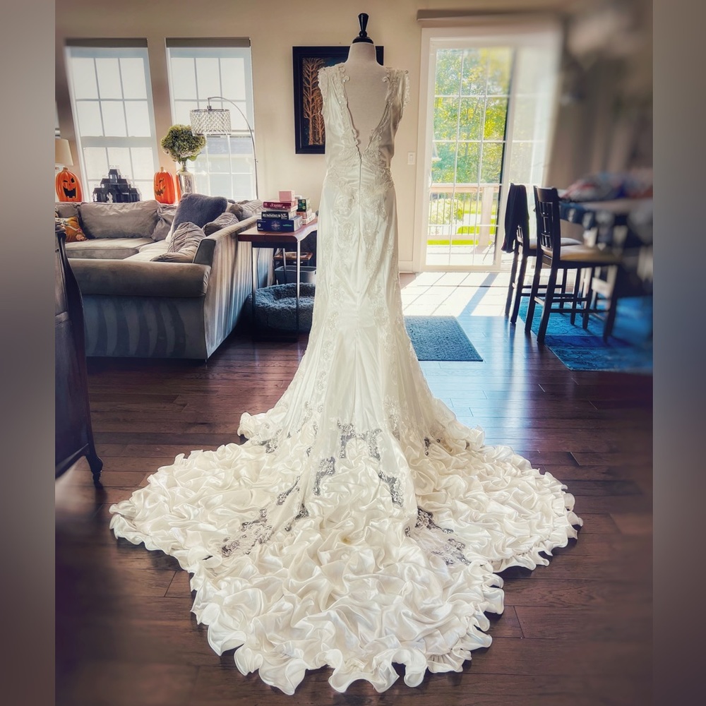 WORN 1x Wedding Dress. Satin w/lace, pearl beads & subtle sequins. Two stains